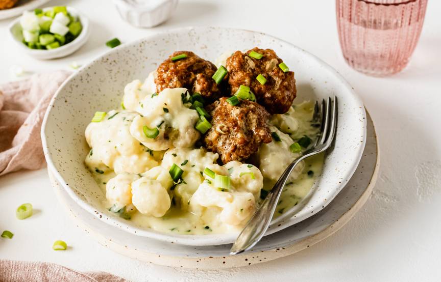 Frikadellen mit Rahm-Blumenkohl