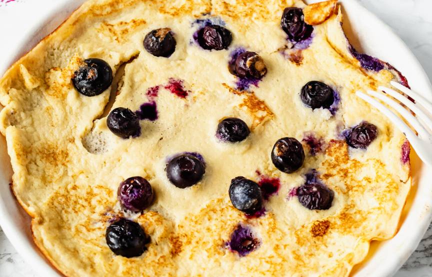 Low-Carb-Pfannkuchen mit Blaubeeren