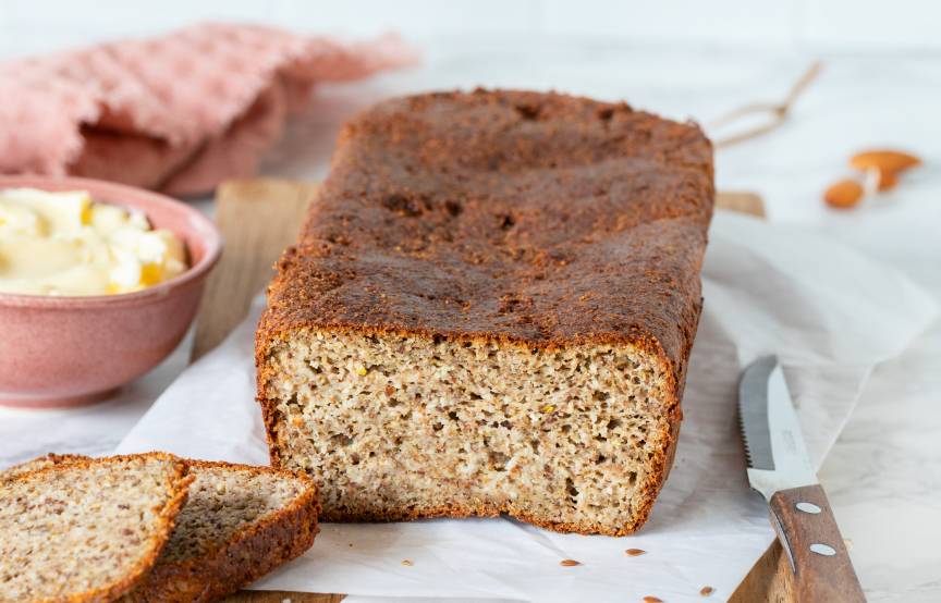 Saftiges Mandel-Brot mit Skyr