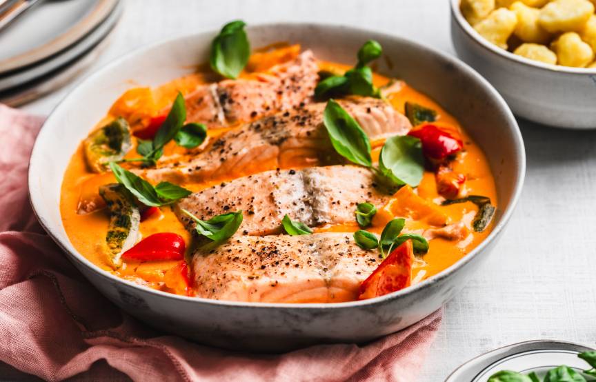 Lachs in Paprika-Rahm-Soße