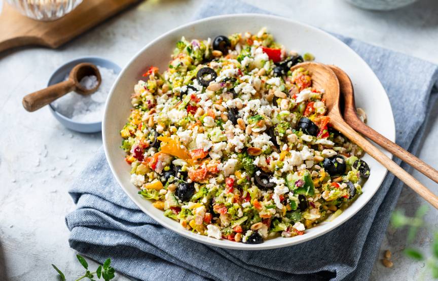 Brokkolisalat “Greek Style”