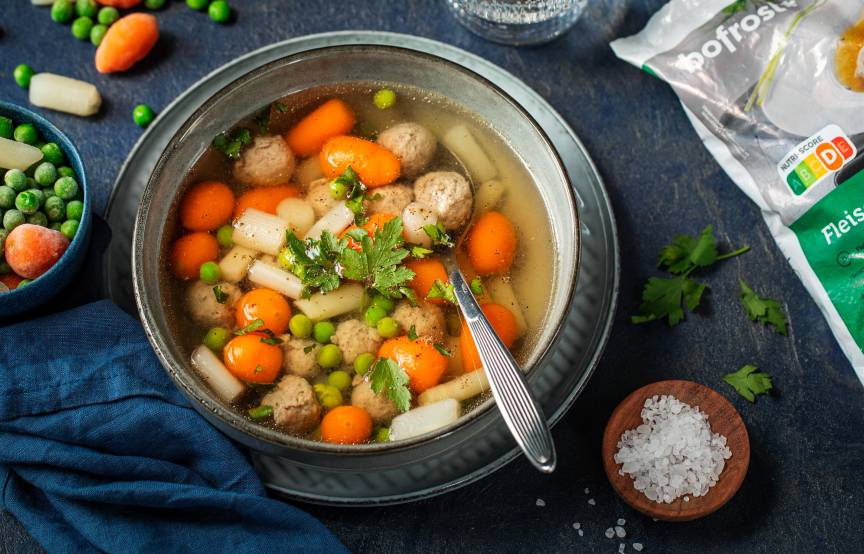 3-Zutaten-One-Pot mit Fleischklößchen