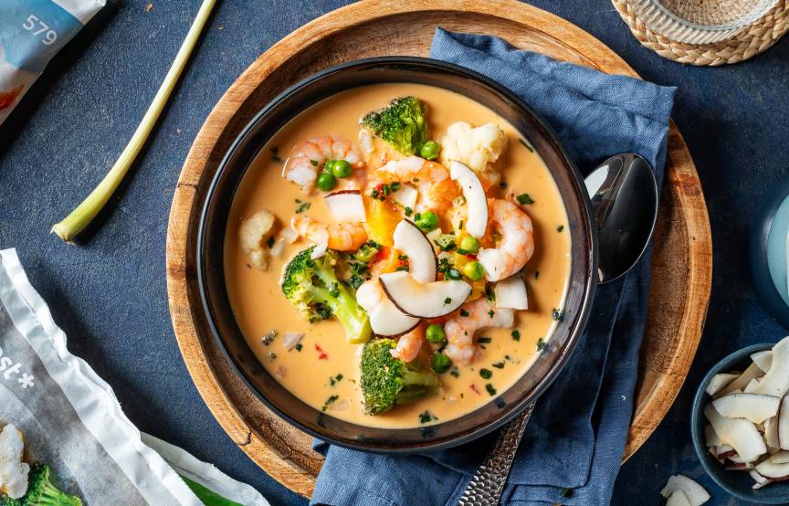 Leichte Kokossuppe mit Garnelen