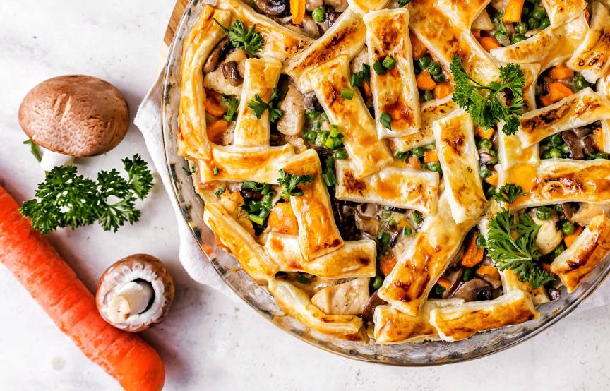 Einfacher Hähnchen-Auflauf mit Blätterteig-Knusper-Topping