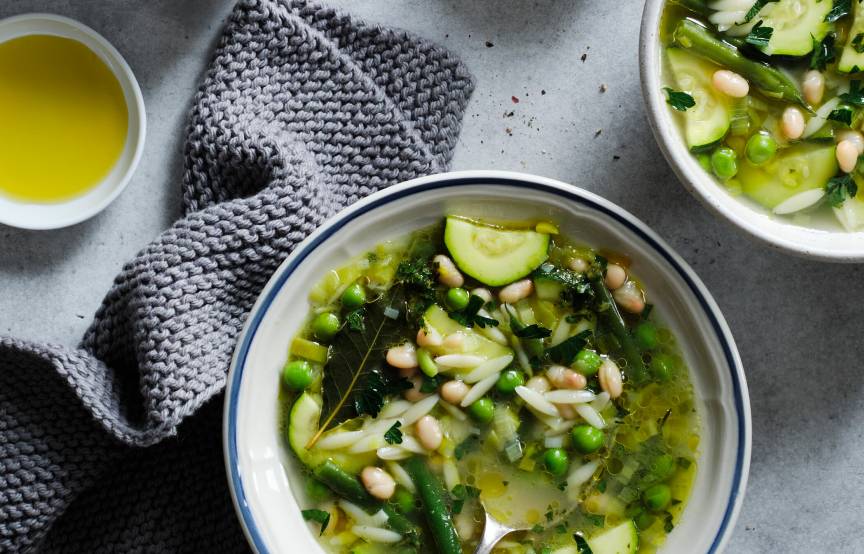 Schnelle Orzo-Gemüse-Suppe