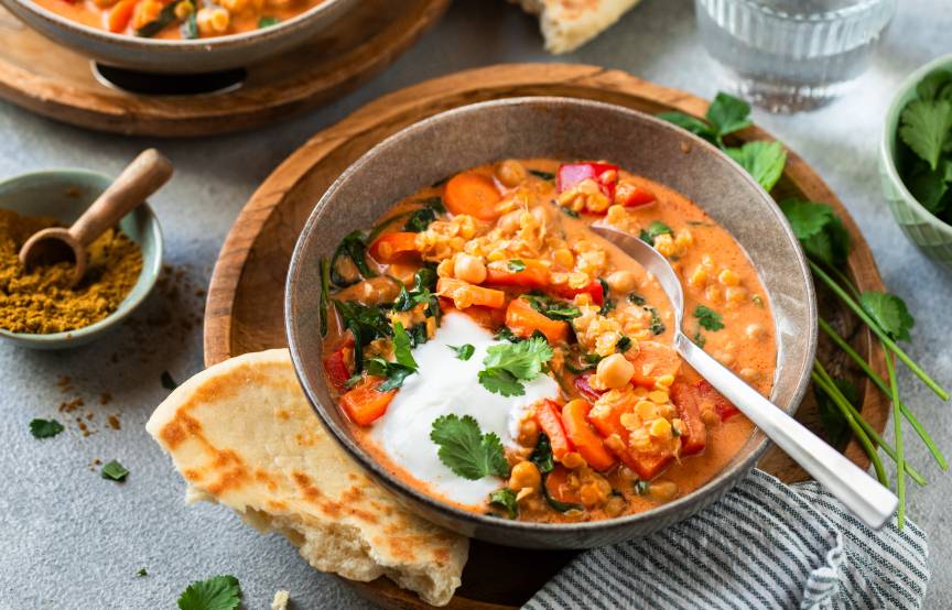High Protein Linsencurry mit Kichererbsen und Spinat