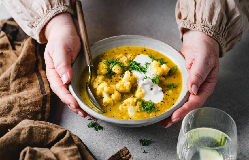 Goldene Blumenkohl-Linsensuppe