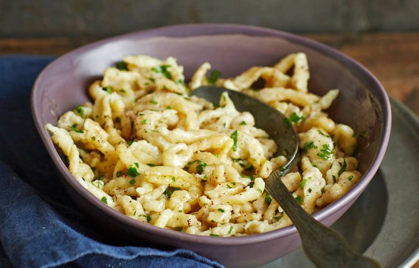 Cremige Käse-Nuss-Spätzle in 15 Minuten