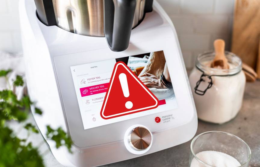 Display des Monsieur Cuisine mit rotem Warndreieck