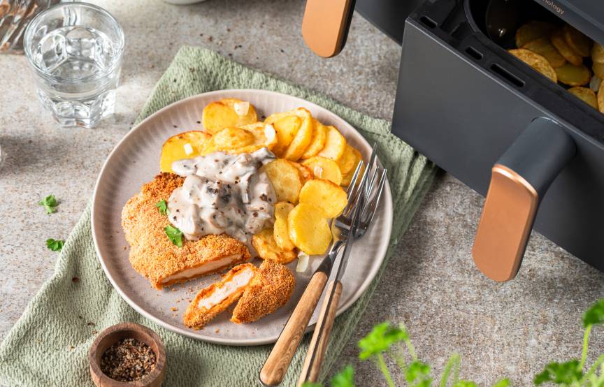 Schnitzel mit Bratkartoffeln und Pilz-Rahmsoße