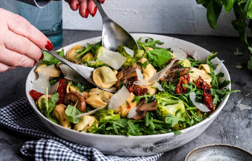 Lauwarmer Tortellini-Brokkoli-Salat