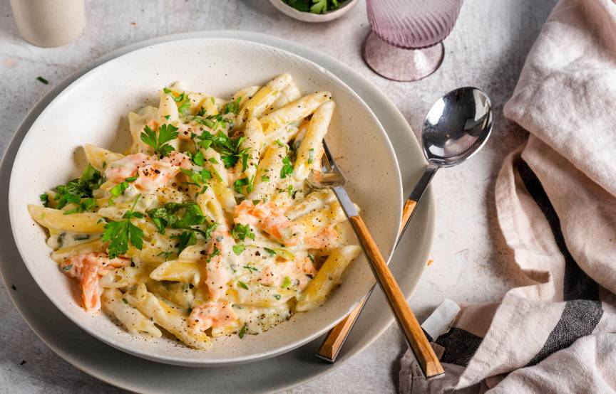 All-in-One-Nudeln in Lachs-Sahne-Soße