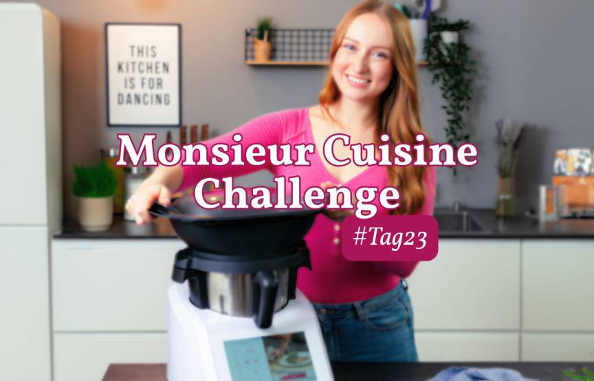 Junge Frau mit dem Monsieur Cuisine