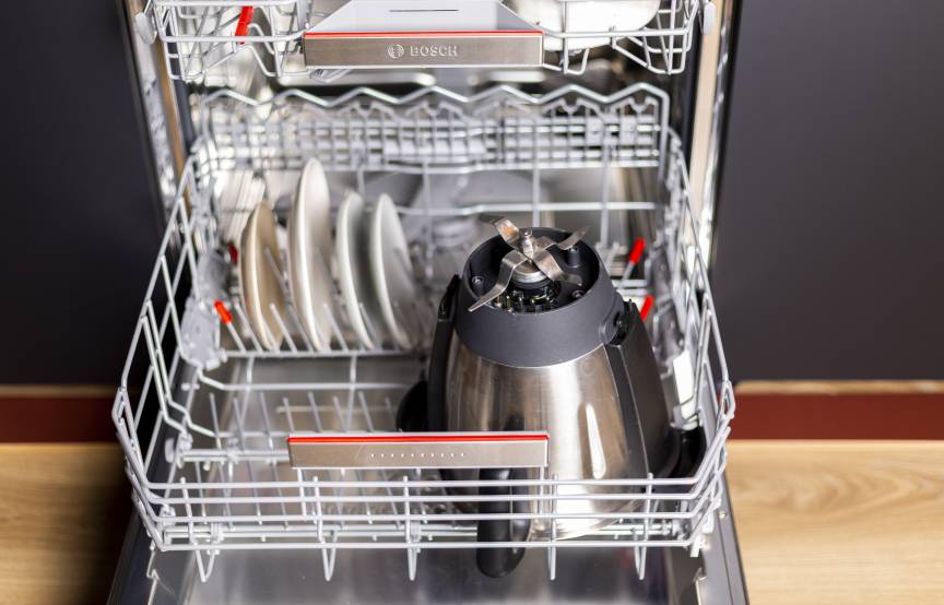 Der Mixbehälter des Monsieur Cuisine in der Spülmaschine