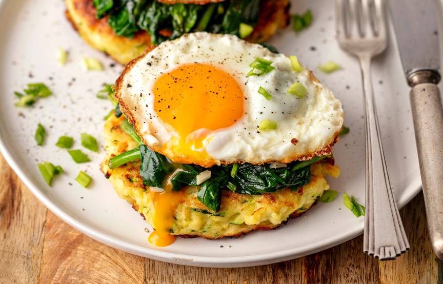 Ofen-Puffer mit Spinat und Spiegelei