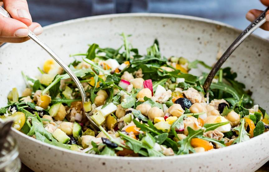 Schneller Proteinsalat mit Thunfisch