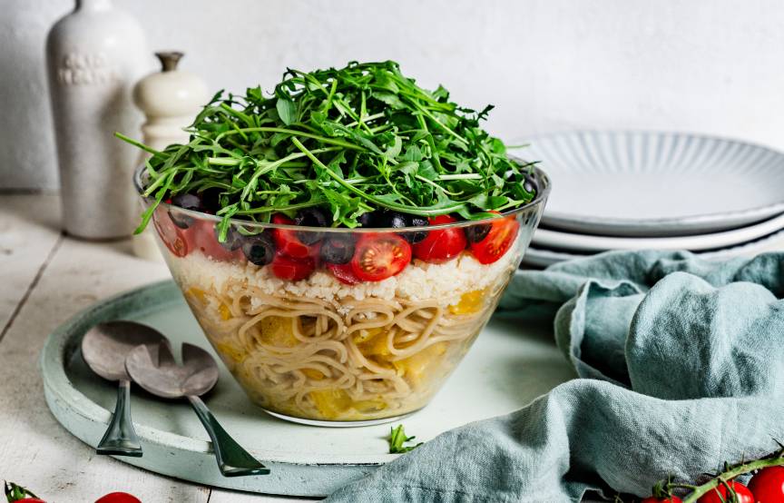 Spaghetti-Schichtsalat für Sportler