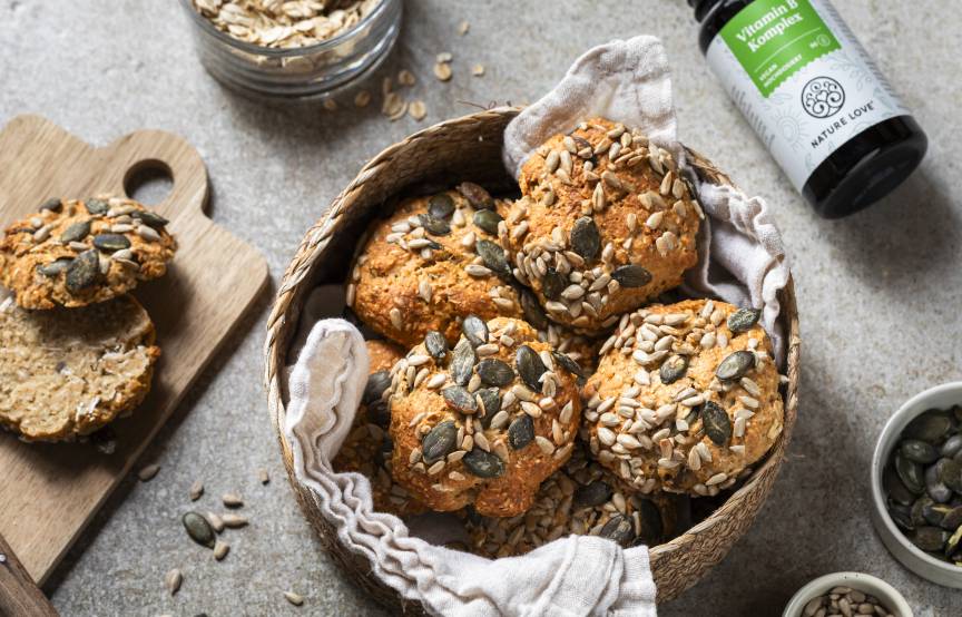 Vitalbrötchen mit Nature Love Kapseln daneben