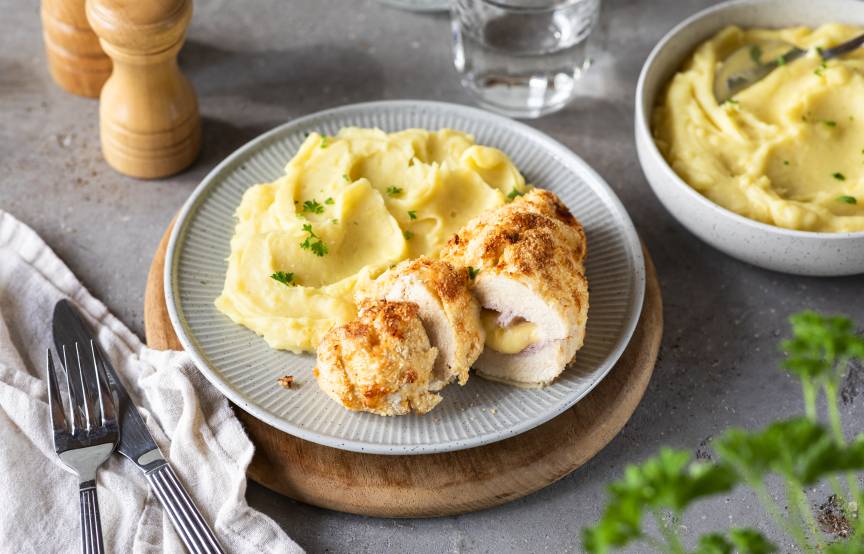 Kartoffelpüree und gefülltes Hähnchen-Schnitzel