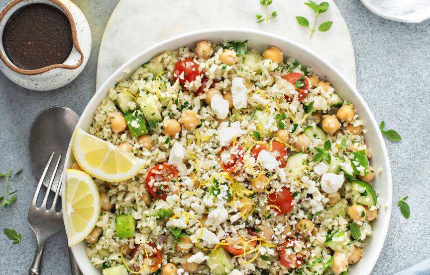 Blumenkohlsalat mit Kichererbsen & Feta