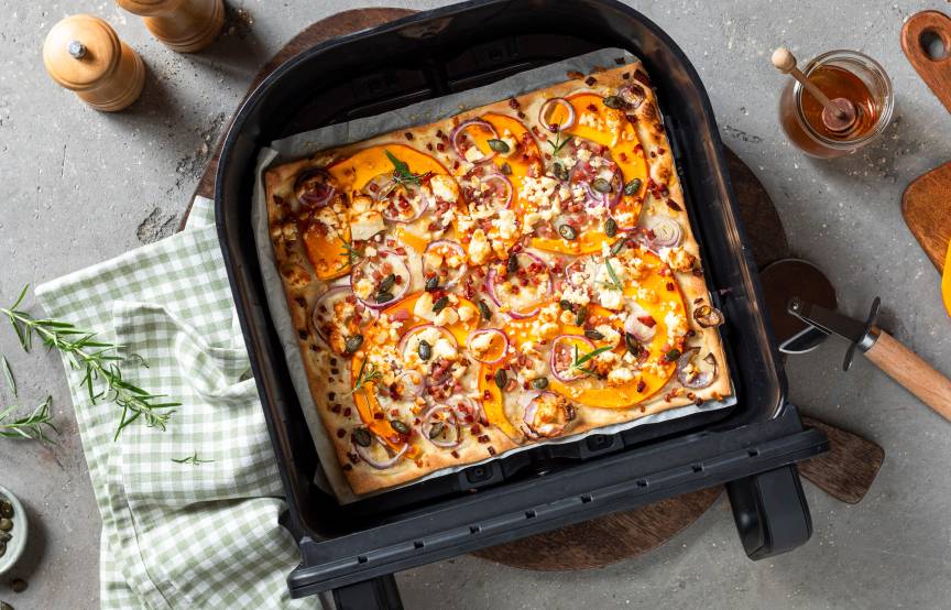 Flammkuchen mit Kürbis und Feta