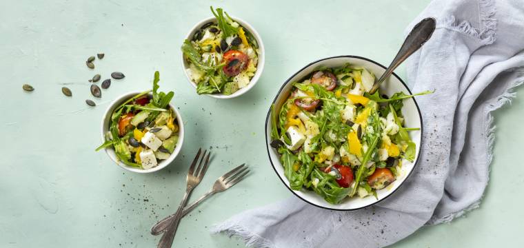 Blitzschneller Sattmacher-Salat mit Avocado und Feta