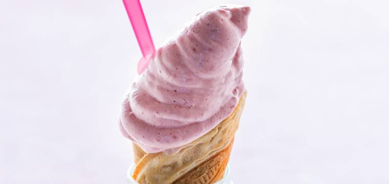 Cremiges Erdbeer-Softeis
