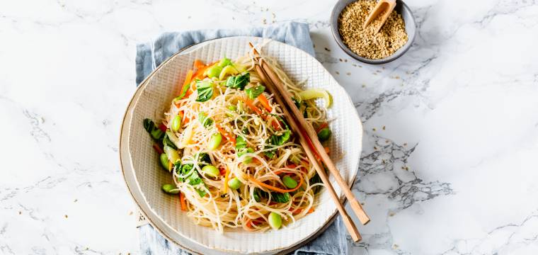 Glasnudelsalat mit Sweet-Chili-Dressing