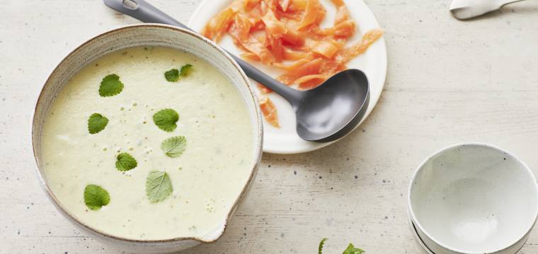 Kohlrabicremesuppe mit Räucherlachs