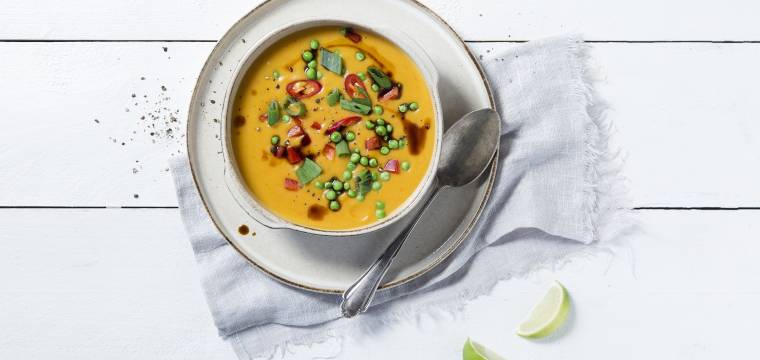 Kokos-Süßkartoffelsuppe mit Erbsen
