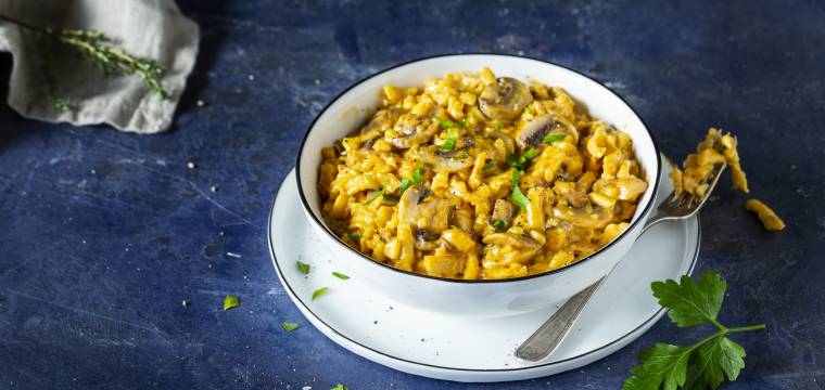 Spätzletopf mit Champignon-Rahmsoße
