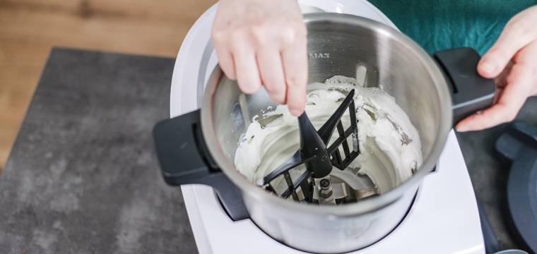 Rühraufsatz wird in den Monsieur Cuisine eingesetzt