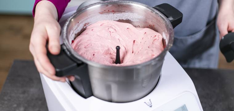 Erdbeer-Softeis im Monsieur Cuisine