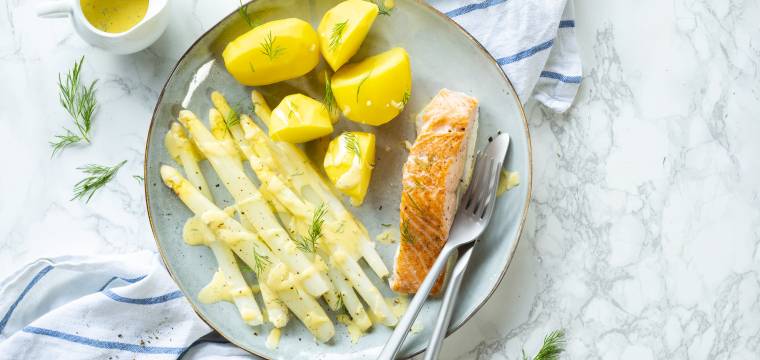 Spargel mit Lachs und Kartoffeln