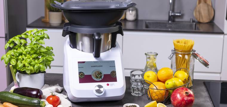 Monsieur Cuisine Smart mit Dampfgaraufsatz in Küche