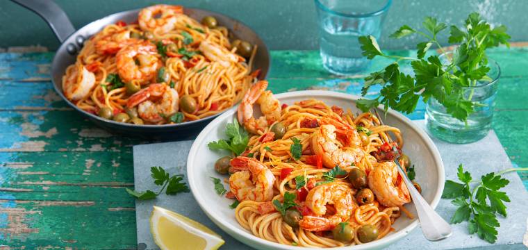 Pasta mit Garnelen in Tomaten-Sahne-Soße Pasta mit Garnelen in Tomaten-Sahne-Soße