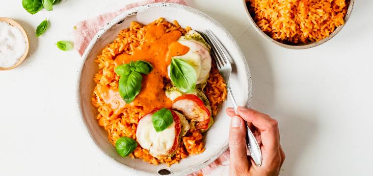 Tomate-Mozzarella-Hähnchen mit Reis