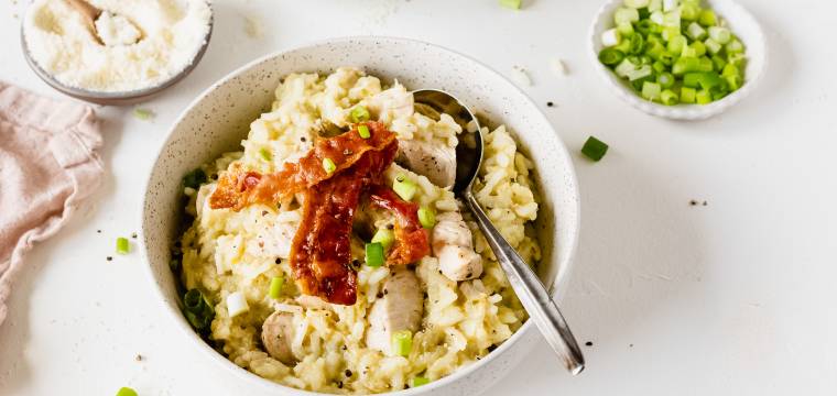 Frühlingsrisotto mit Hähnchen und Bacon Frühlingsrisotto mit Hähnchen und Bacon