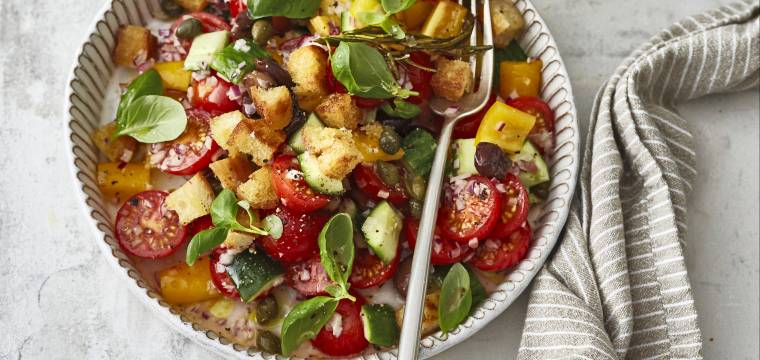 Brotsalat mit Zitronendressing