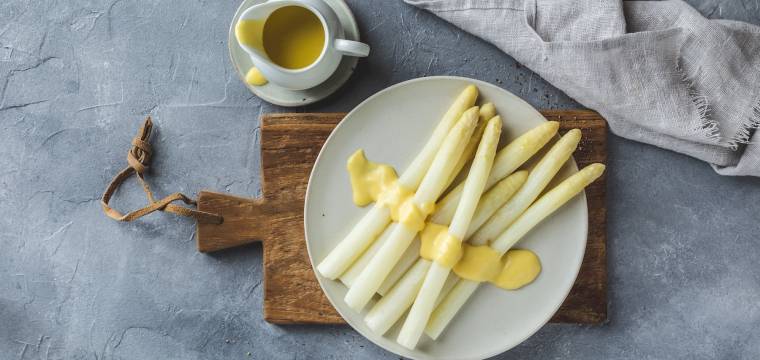 Weißer Spargel mit Sauce Hollandaise