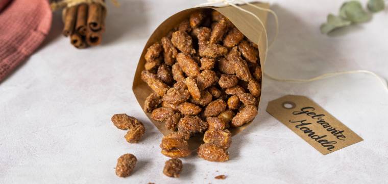 Gebrannte Mandeln in einer Tüte