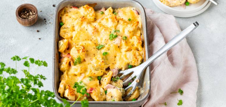 Ofen-Tortellini mit Schinken und Erbsen