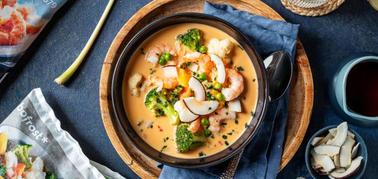 Leichte Kokossuppe mit Garnelen