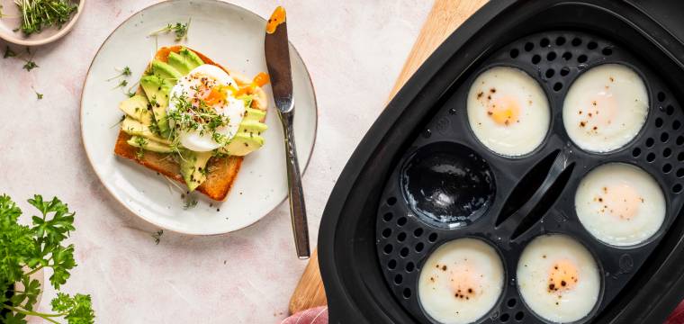 Pochiertes Ei auf Avocadobrot