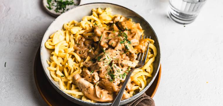 Zwiebel-Rahm-Geschnetzeltes mit Spätzle