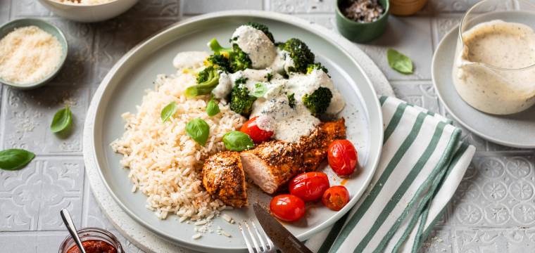 Pesto-Hähnchen mit Tomaten