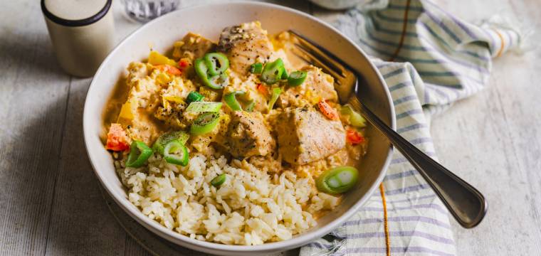 Lachswürfel mit Senf-Schmand-Soße Lachswürfel mit Senf-Schmand-Soße