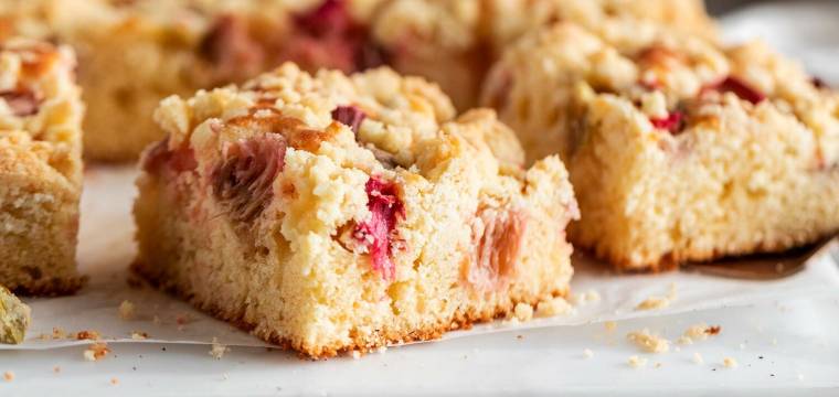 Rhabarberkuchen mit Streuseln vom Blech