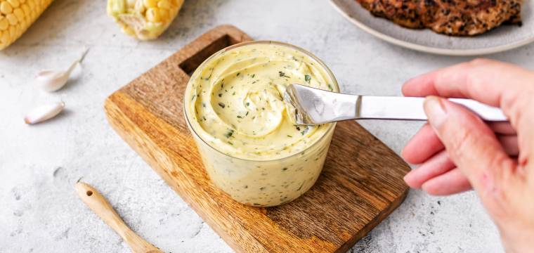 Grillbutter mit Kräutern Grillbutter mit Kräutern