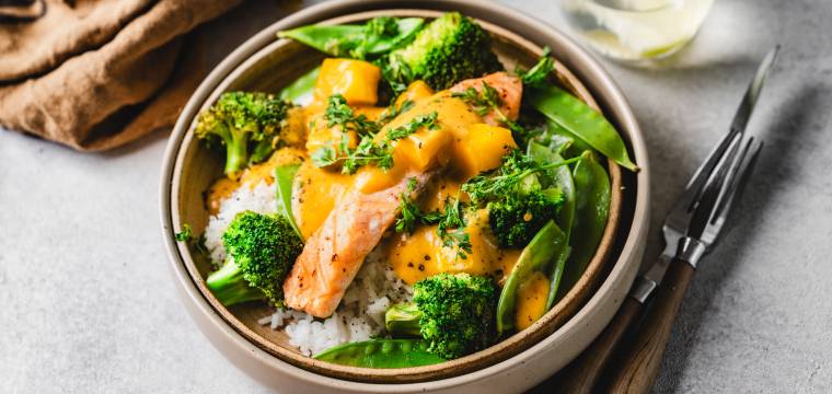 Lachs in Mangosoße zu Sticky Rice